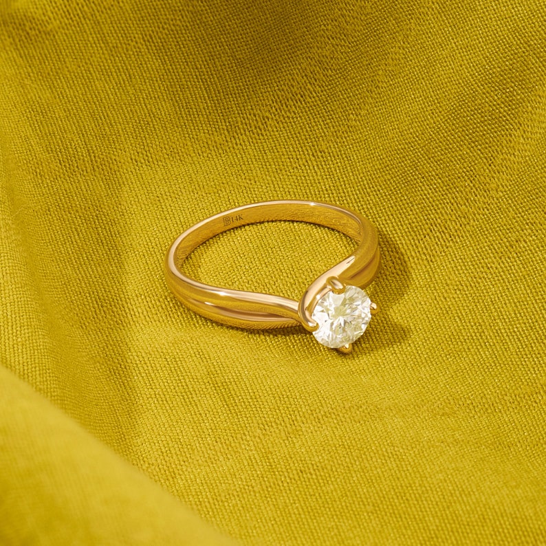 MADELYN MINIMALIST 14k Solid Gold Moissanite Solitaire Engagement/Twist Band Promise Ring | Gift for Girlfriend, Wife