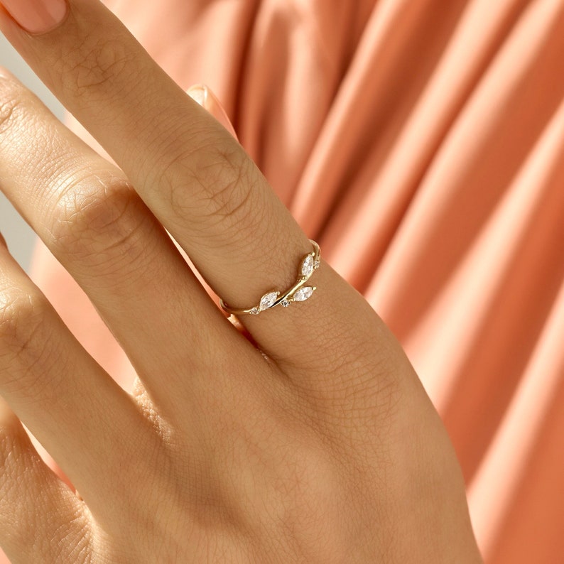 MADELYN MINIMALIST 14k Solid Gold Minimalist Floral Leaf Wedding Ring For Wife | Gift for Mom, Wife