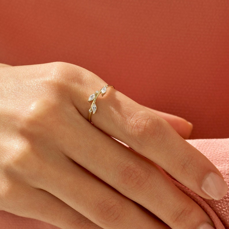 MADELYN MINIMALIST 14k Solid Gold Minimalist Floral Leaf Wedding Ring For Wife | Gift for Mom, Wife