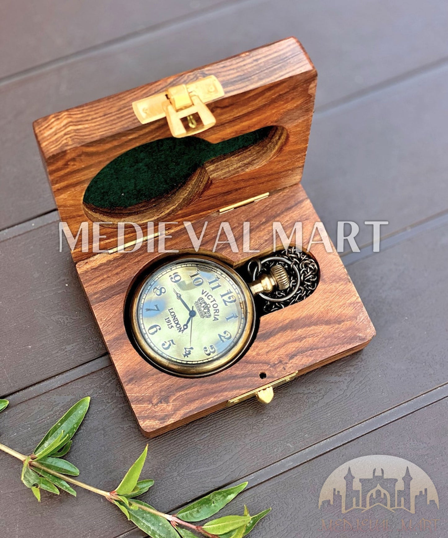 MEDIEVALMART Royal Navy LONDON 1915 Pirates Locket Chain Compass Antique Finish W/H Gen-2 Wooden Case | Gift For Mom