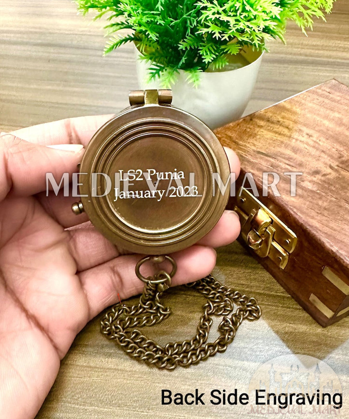 MEDIEVALMART Personalized 100 Years Colanders Nautical Compass Gold Finish W/H Leather Case | Gift For Mom & Dad