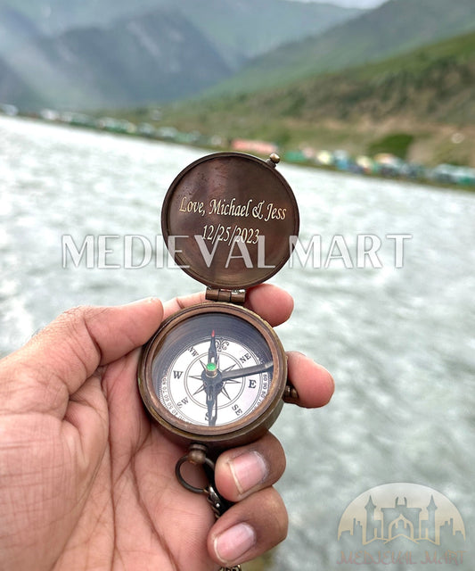 MEDIEVALMART Coladores personalizados de 100 años con acabado dorado, brújula náutica, con estuche de cuero | Regalo para mamá y papá