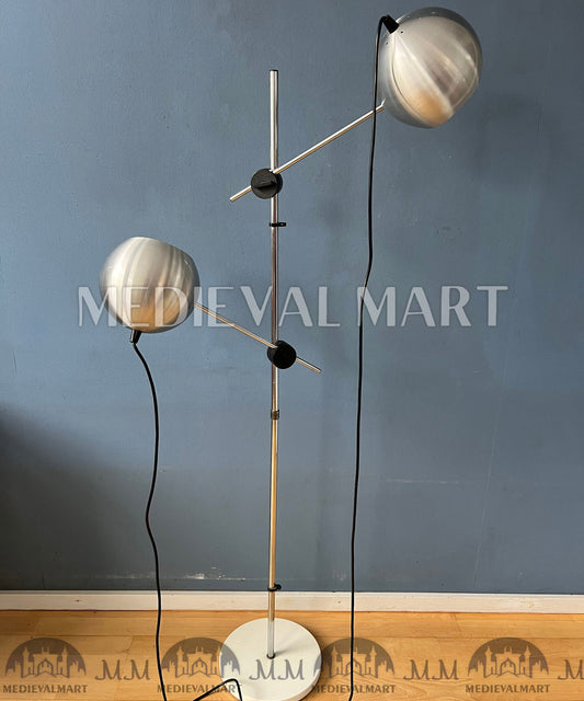 Lampadaire à bras pivotant en forme de globe oculaire, argenté, de style italien du milieu du siècle, par MEDIEVALMART