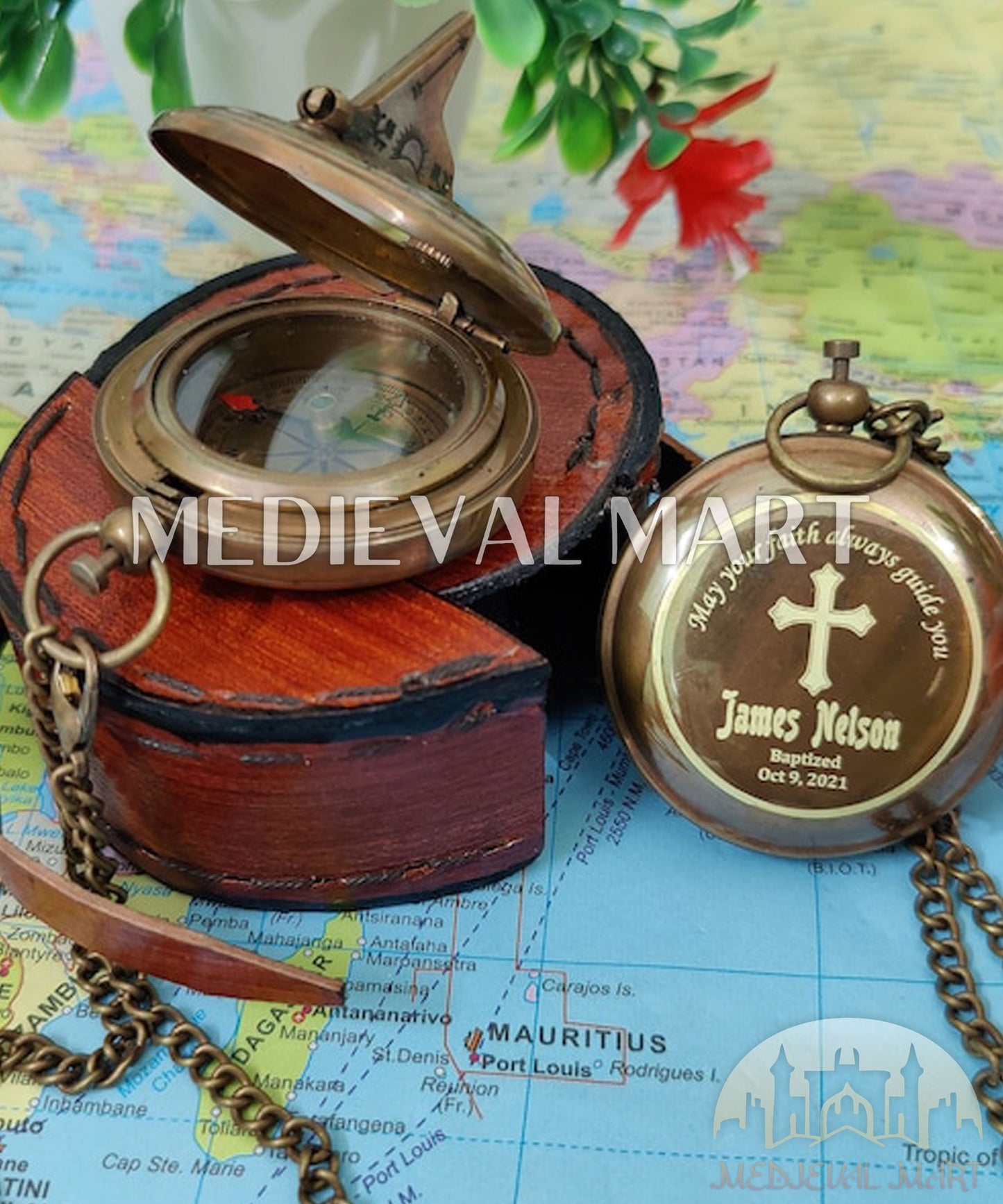 MEDIEVALMART Custom Engrave Sundial Pocket Compass Gold Finish W/H Leather Case | Gift For Mom, Dad
