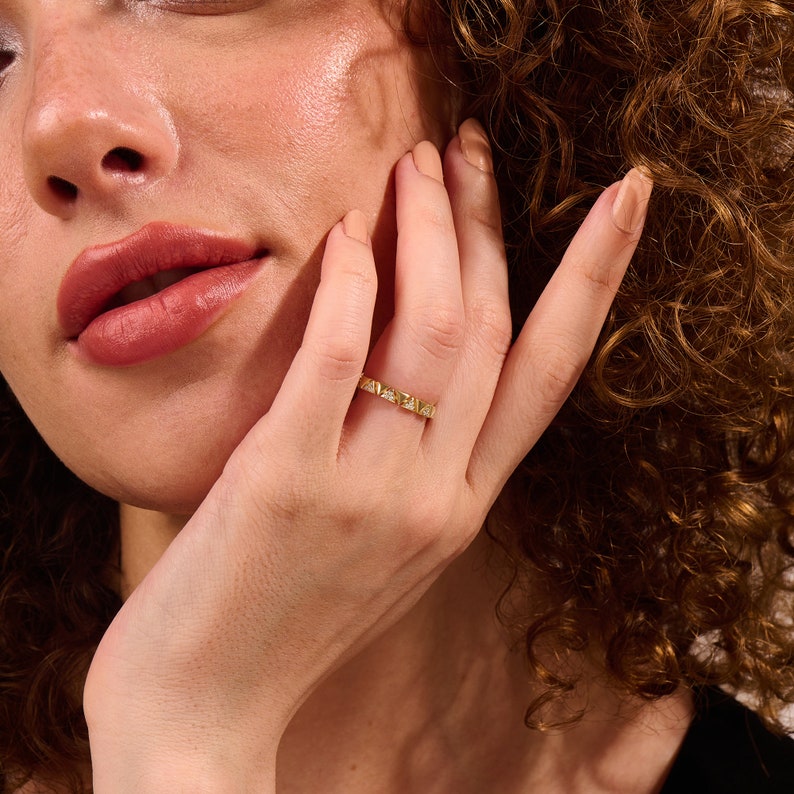 MADELYN MINIMALIST 14k Solid Gold Solid Eternity Pave Zig Zag Lab Diamond Wedding Ring | Gift for Mom, Wife, Her