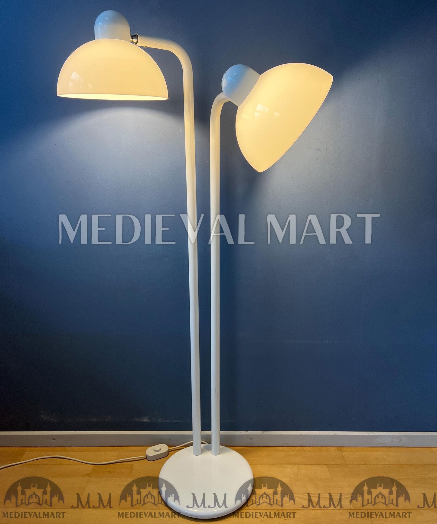 MEDIEVALMART Vintage White Acrylic Glass Space Age Floor Lamp