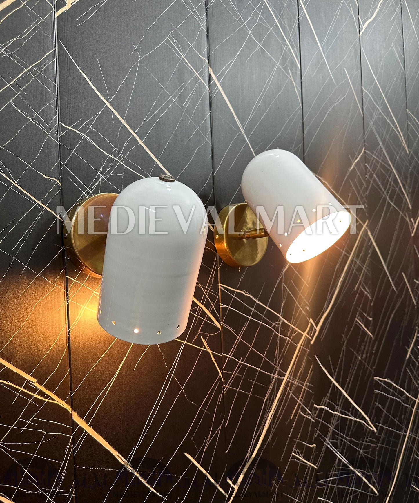 MEDIEVALMART Handcrafted Brass Wall Sconce: Modern Bedside Lamp