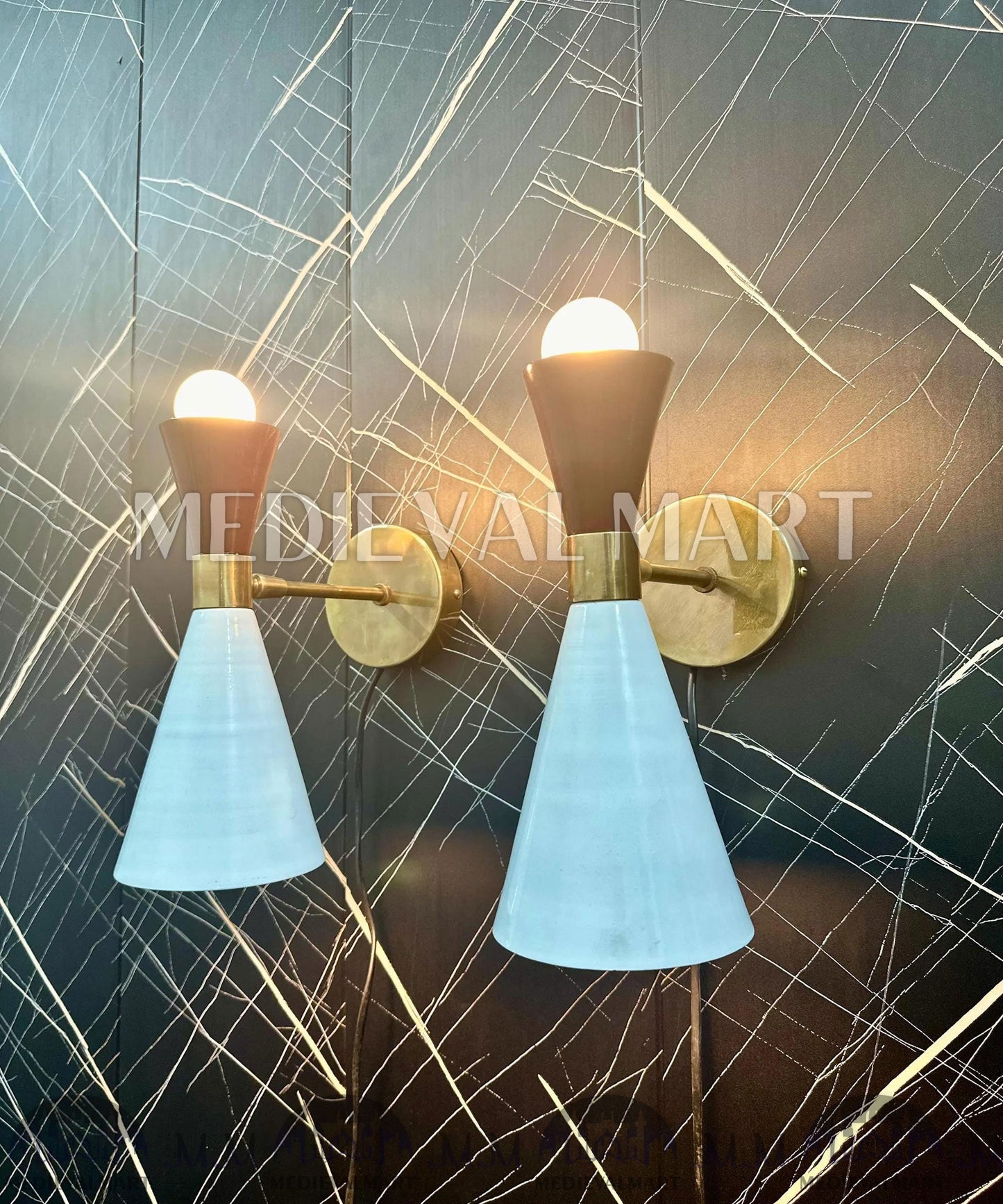 MEDIEVALMART Handcrafted Brass Wall Sconce: Mid-Century Modern Lighting