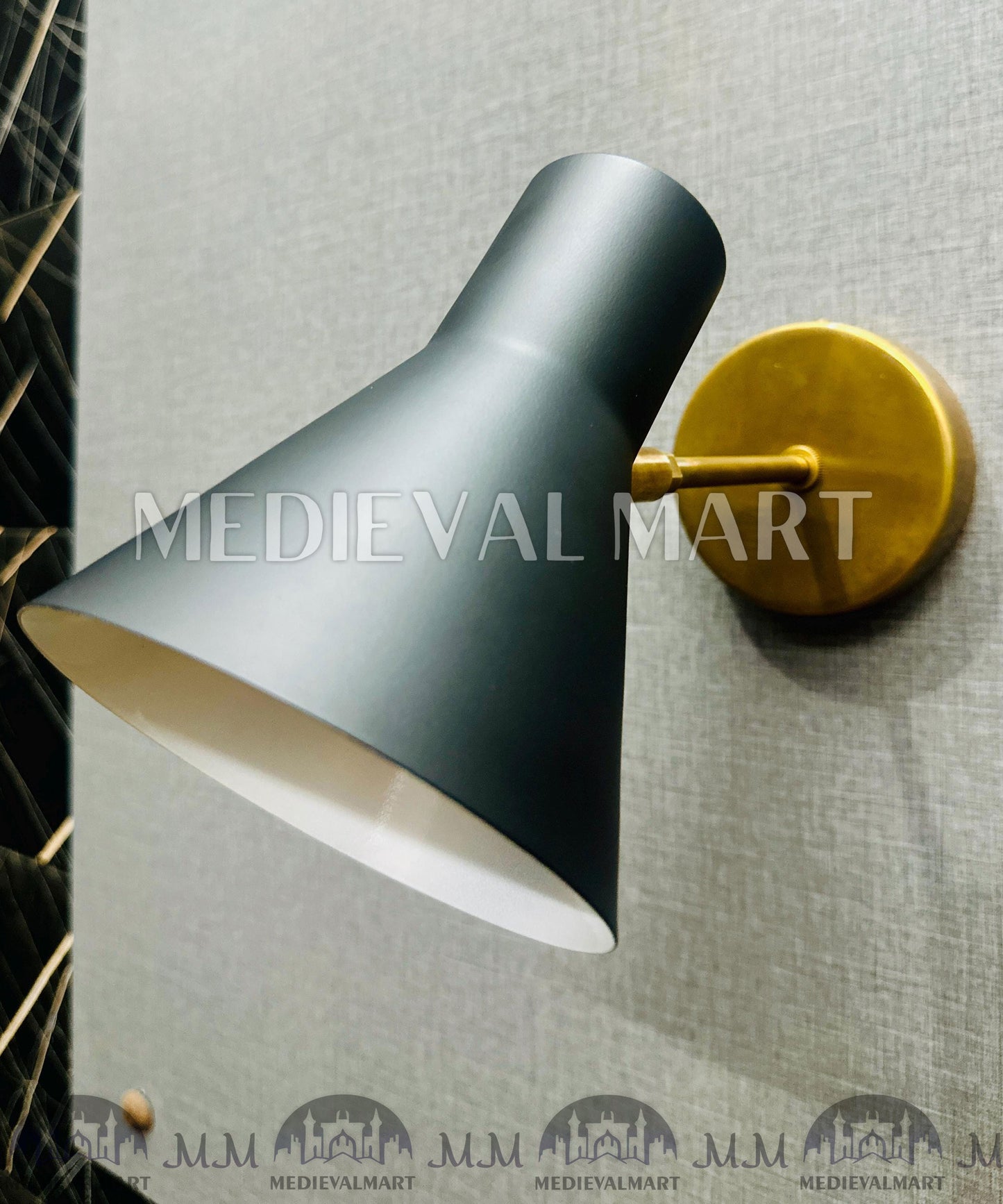 MEDIEVALMART Mid-Century Modern Brass Wall Sconce: Industrial Vanity Lighting