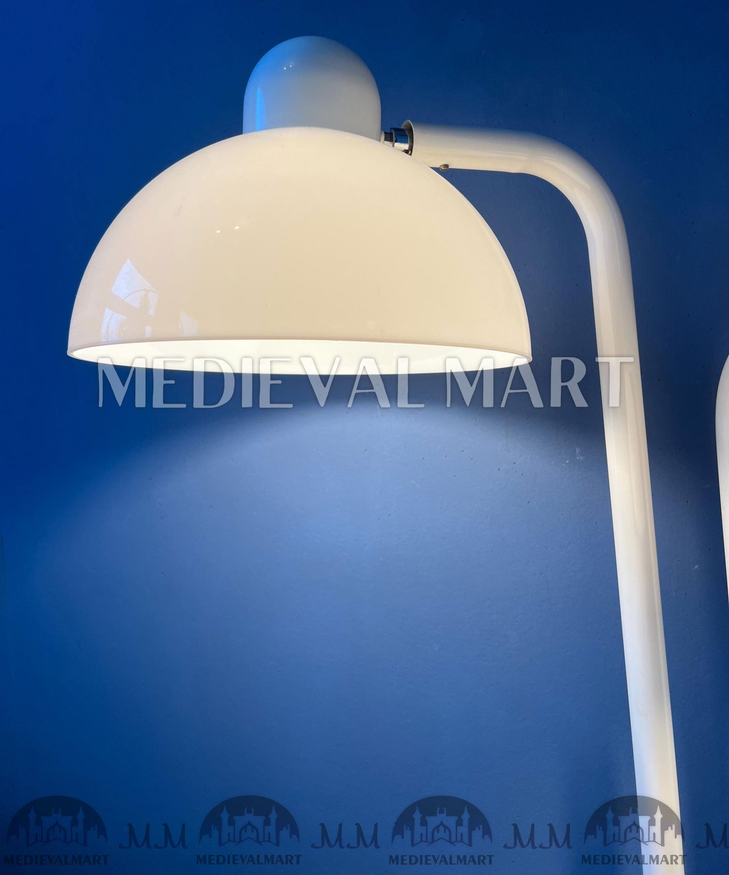 MEDIEVALMART Vintage White Acrylic Glass Space Age Floor Lamp