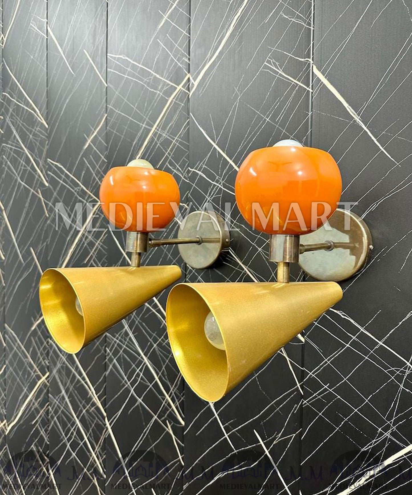 MEDIEVALMART Handcrafted Brass Wall Sconce: Mid-Century Modern Inspired Light