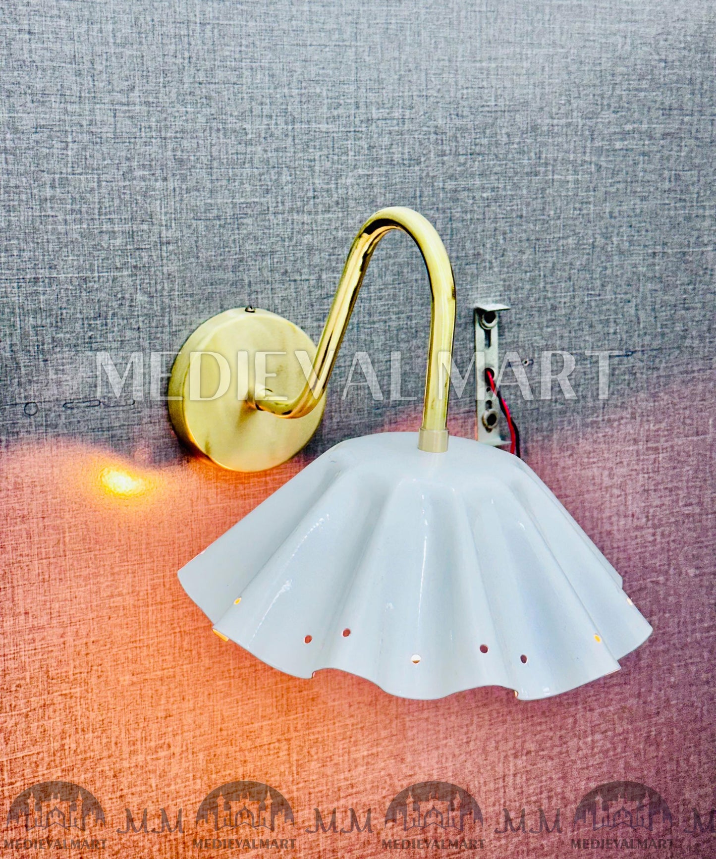 MEDIEVALMART Handcrafted Brass Wall Lamp: Modern Italian Light Fixture