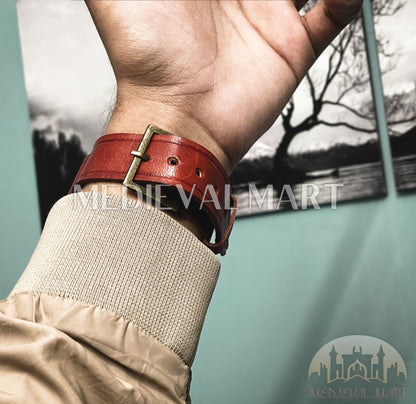 MEDIEVALMART Victorian Steampunk Brass Wrist Compass & Sundial Watch Gold Finish W/H Leather Strap | Gift For Him