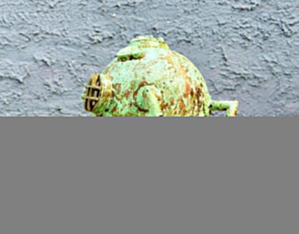 MEDIEVALMART Rusty Lite Green Diving Helmet With Wooden Base