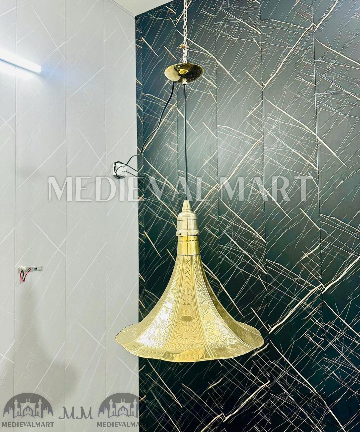 MEDIEVALMART Handcrafted Custom Brass Horn Pendant Light: Modern Glass Hanging Lighting