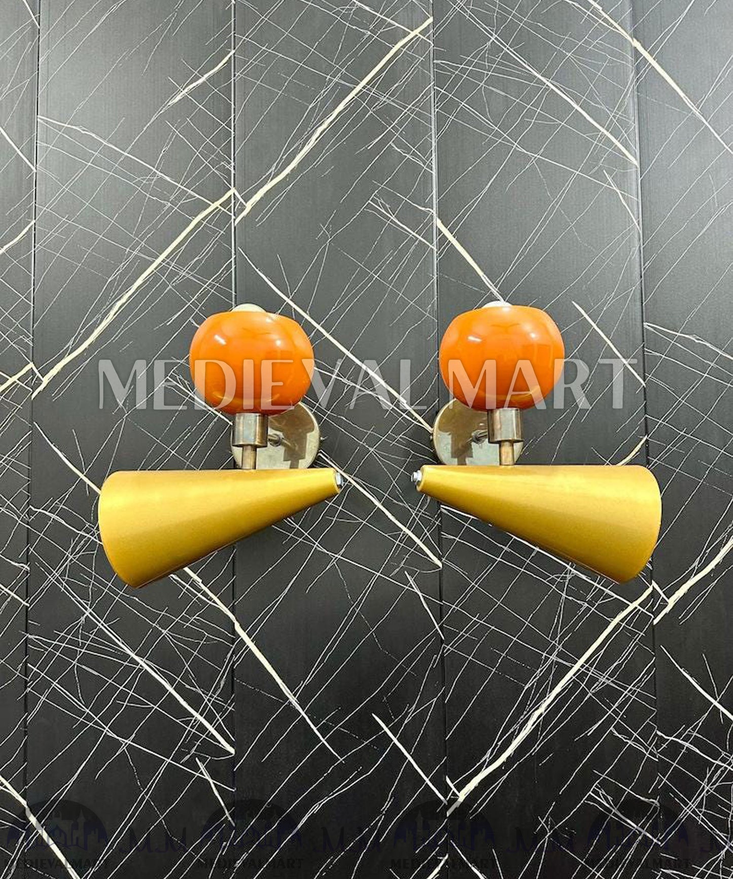 MEDIEVALMART Handcrafted Brass Wall Sconce: Mid-Century Modern Inspired Light