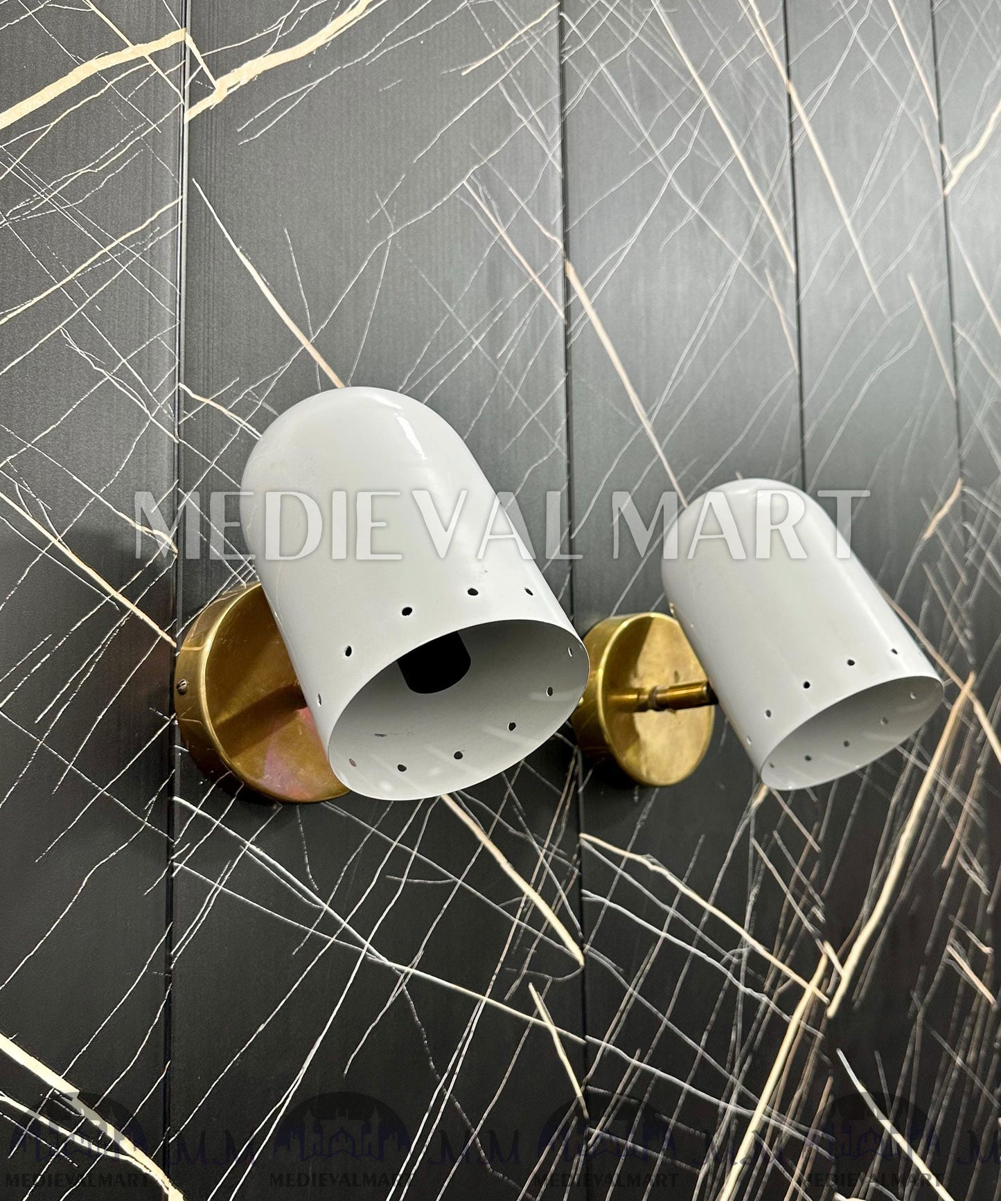 MEDIEVALMART Handcrafted Brass Wall Sconce: Modern Bedside Lamp