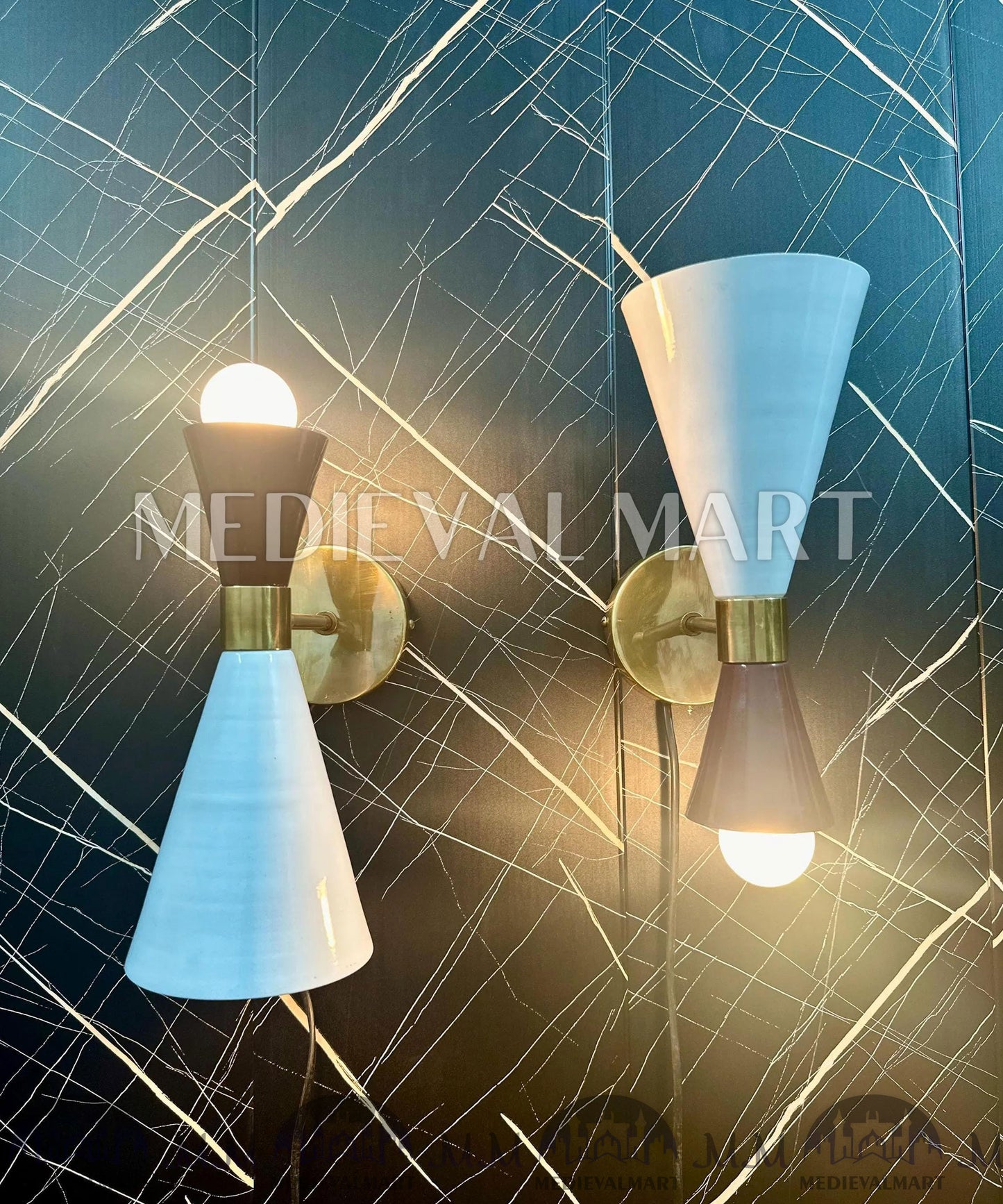 MEDIEVALMART Handcrafted Brass Wall Sconce: Mid-Century Modern Lighting