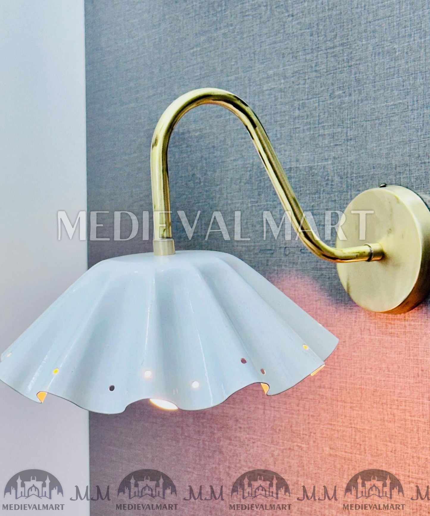 MEDIEVALMART Handcrafted Brass Wall Lamp: Modern Italian Light Fixture