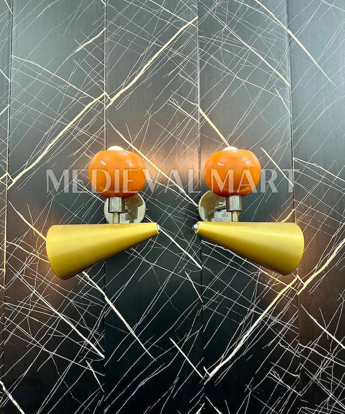 MEDIEVALMART Handcrafted Brass Wall Sconce: Mid-Century Modern Inspired Light