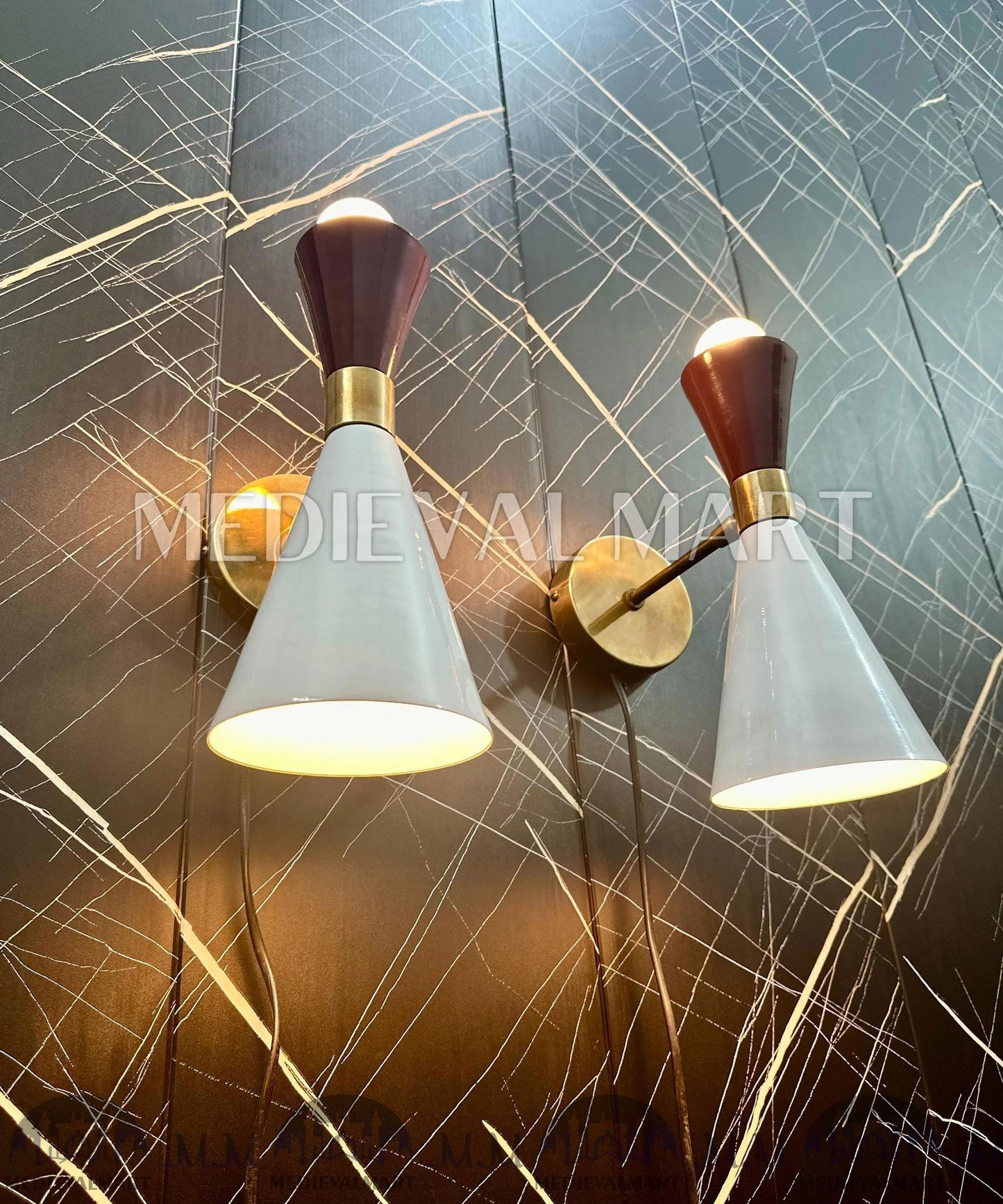 MEDIEVALMART Handcrafted Brass Wall Sconce: Mid-Century Modern Lighting