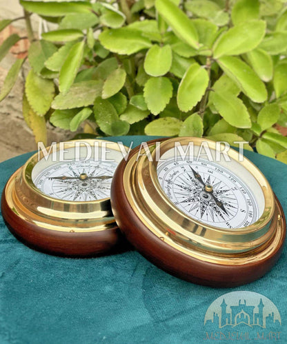 MEDIEVALMART Nautical Vintage Trip Gear Brass Compass Shiny Gold Finish W/H Wooden Base | Gift For Mom, Dad