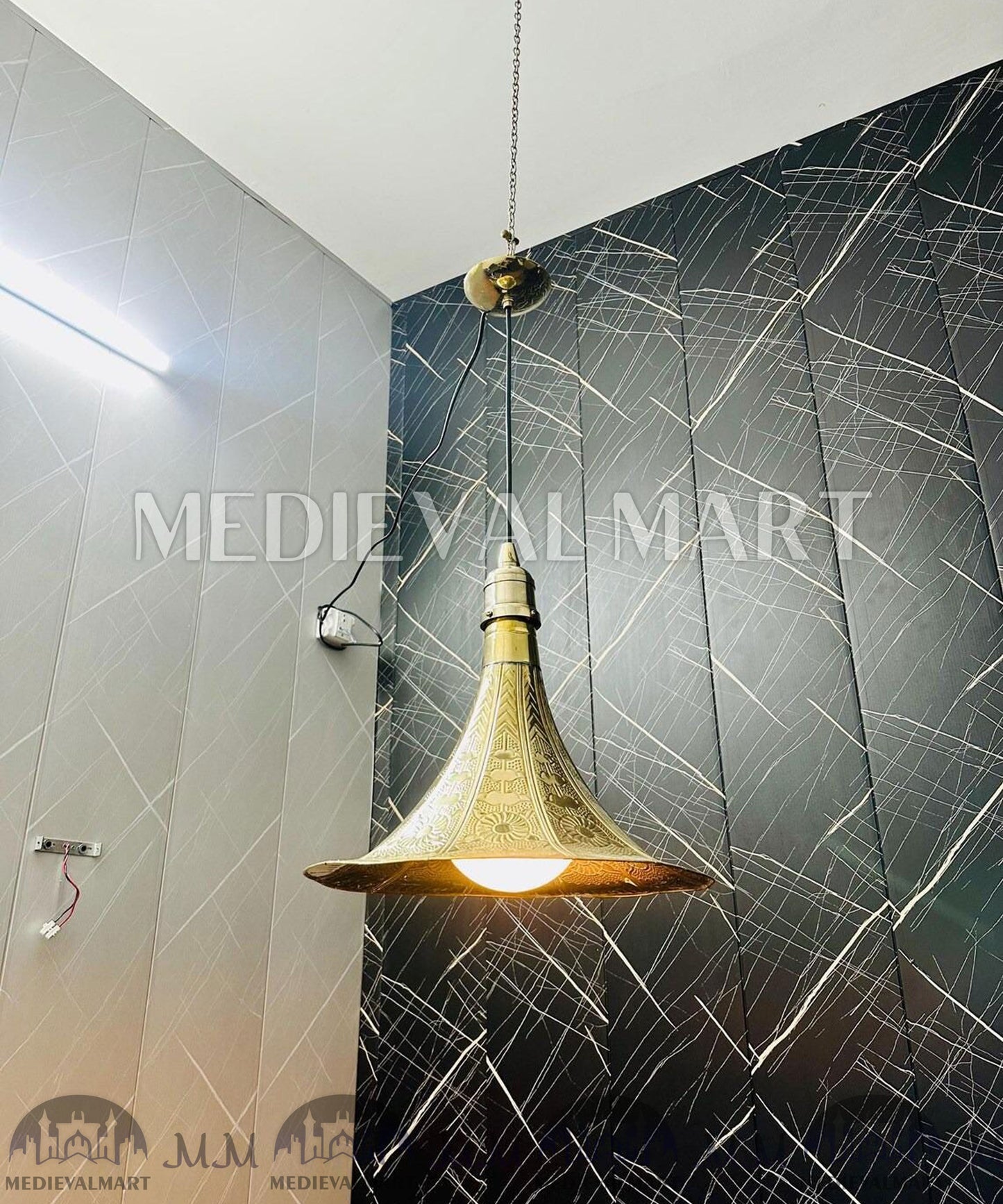 MEDIEVALMART Handcrafted Custom Brass Horn Pendant Light: Modern Glass Hanging Lighting