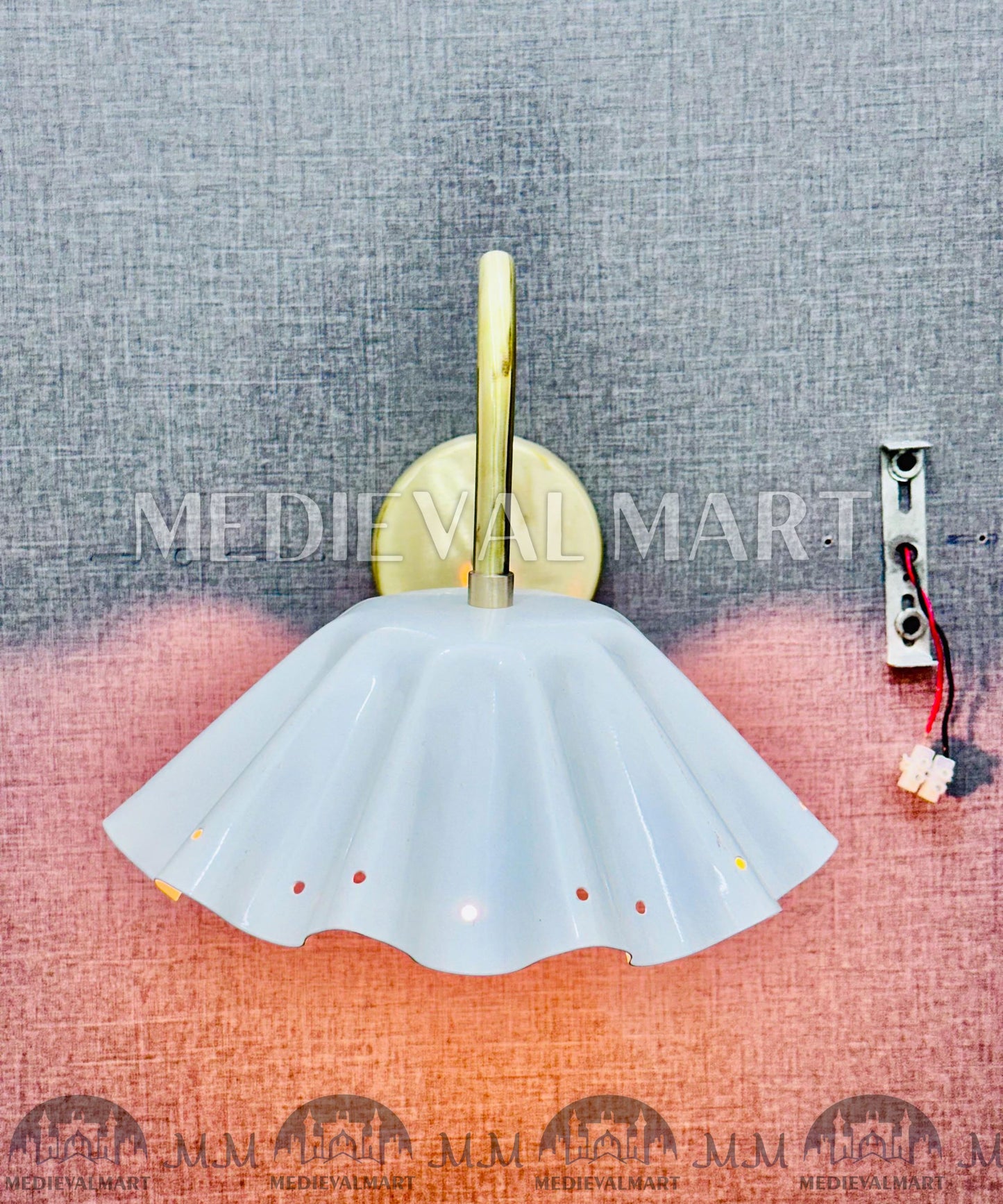 MEDIEVALMART Handcrafted Brass Wall Lamp: Modern Italian Light Fixture