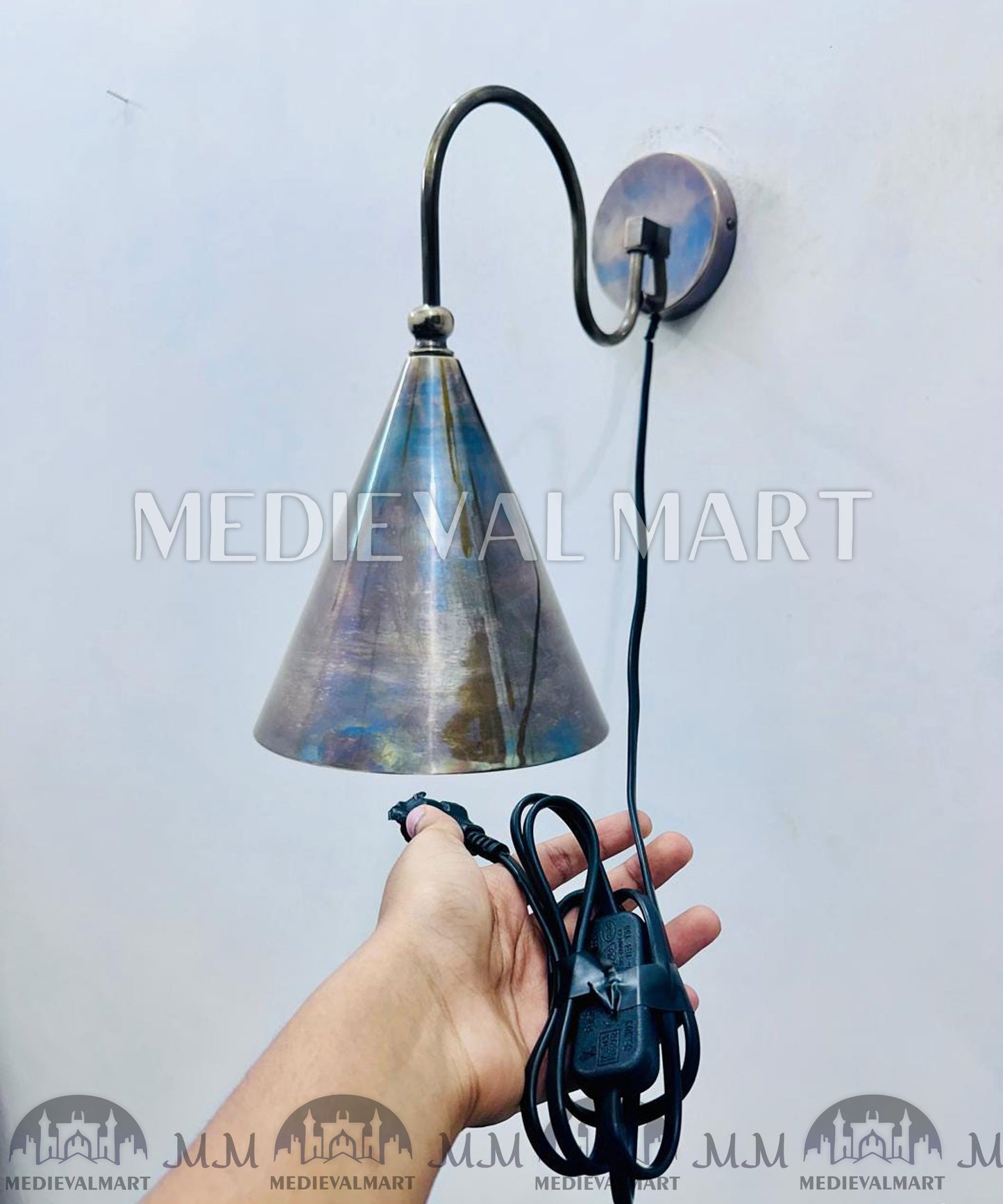 MEDIEVALMART Handcrafted Solid Brass Wall Sconce: Mid-Century Style Vanity Lighting