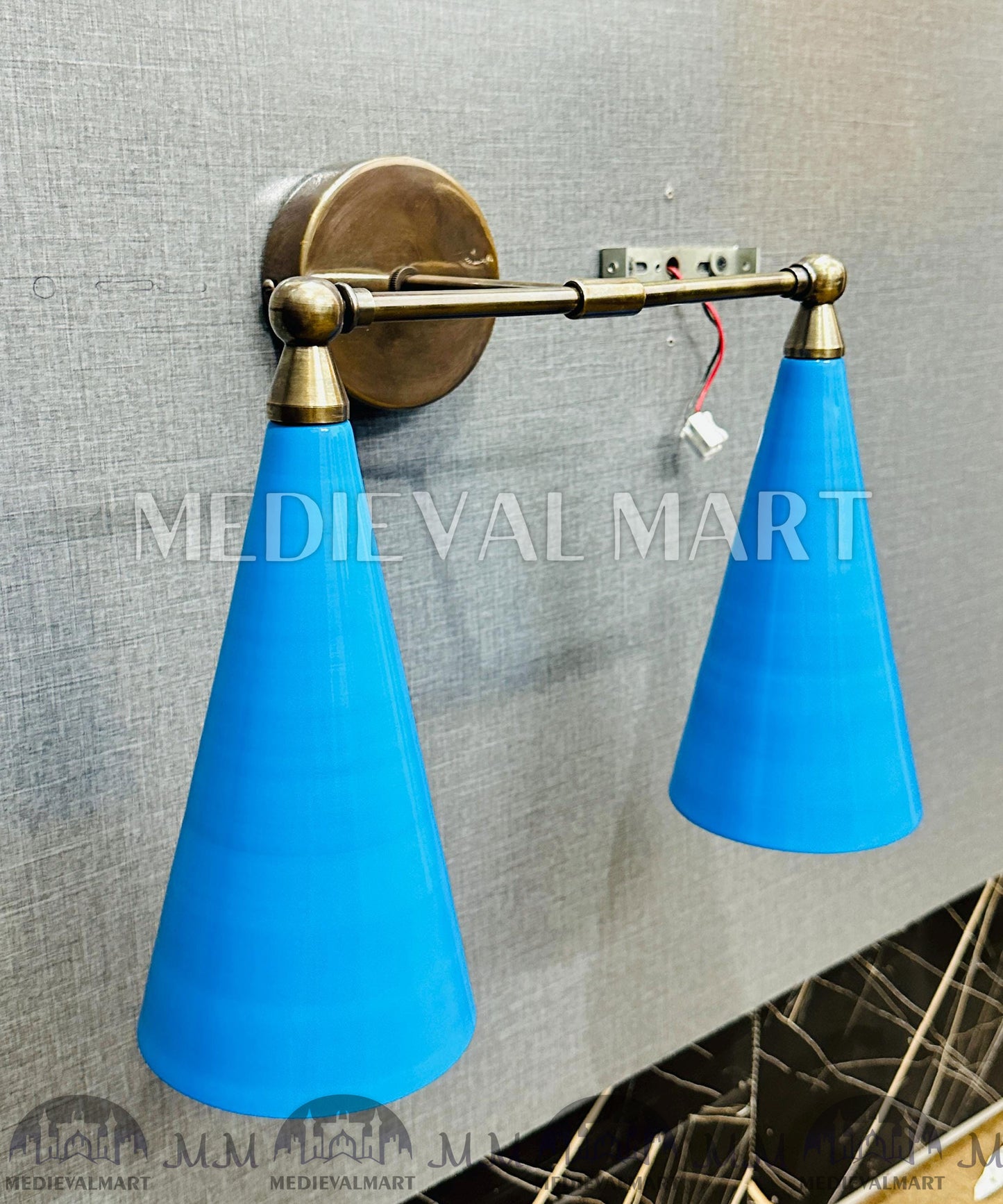 MEDIEVALMART Handamde Custom Brass Vanity Light Fixture: Mid-Century Modern Sconce