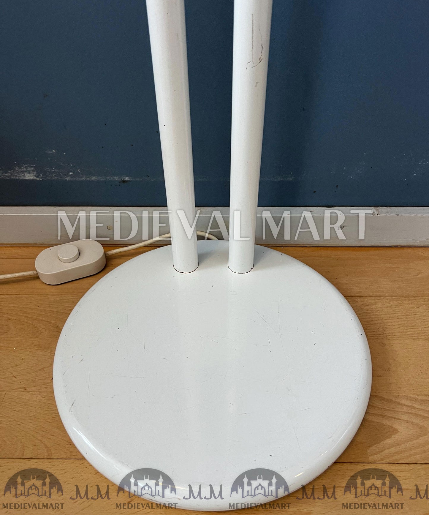 MEDIEVALMART Vintage White Acrylic Glass Space Age Floor Lamp