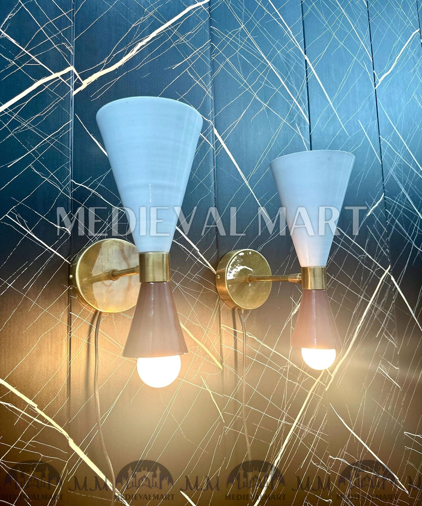 MEDIEVALMART Handcrafted Brass Wall Sconce: Mid-Century Modern Lighting