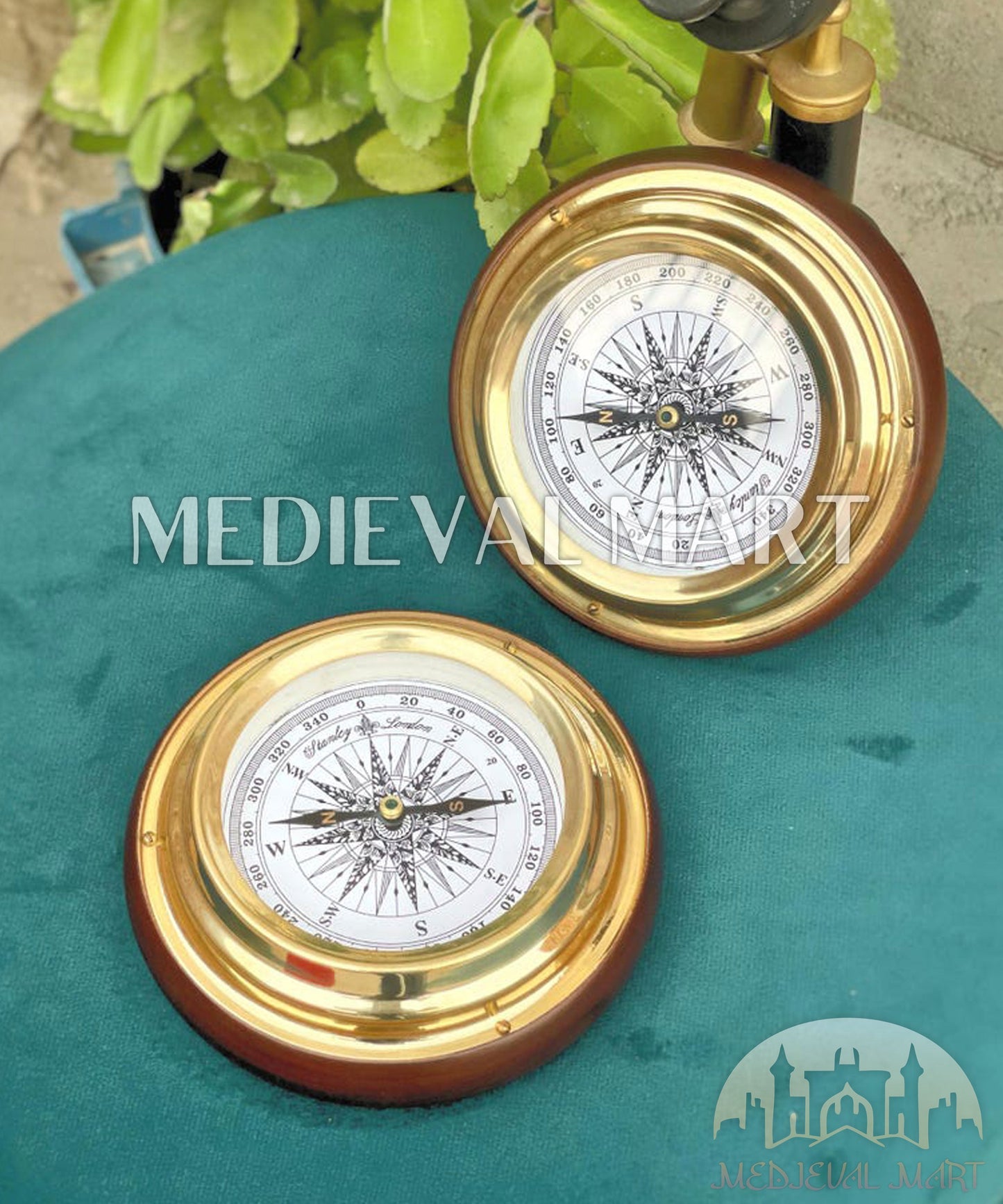 MEDIEVALMART Nautical Vintage Trip Gear Brass Compass Shiny Gold Finish W/H Wooden Base | Gift For Mom, Dad